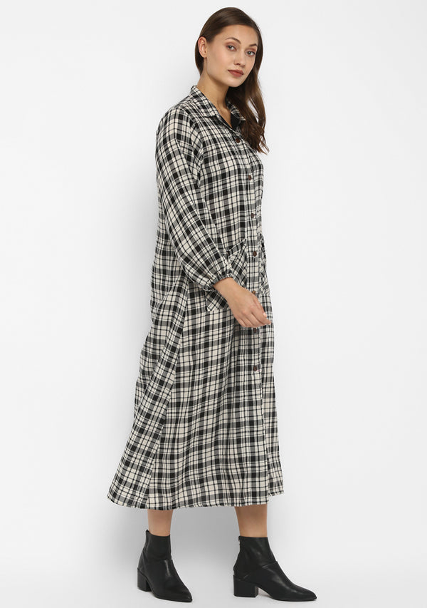 Flannel Long Black and White Checked Dress With Pockets and Wooden Buttons